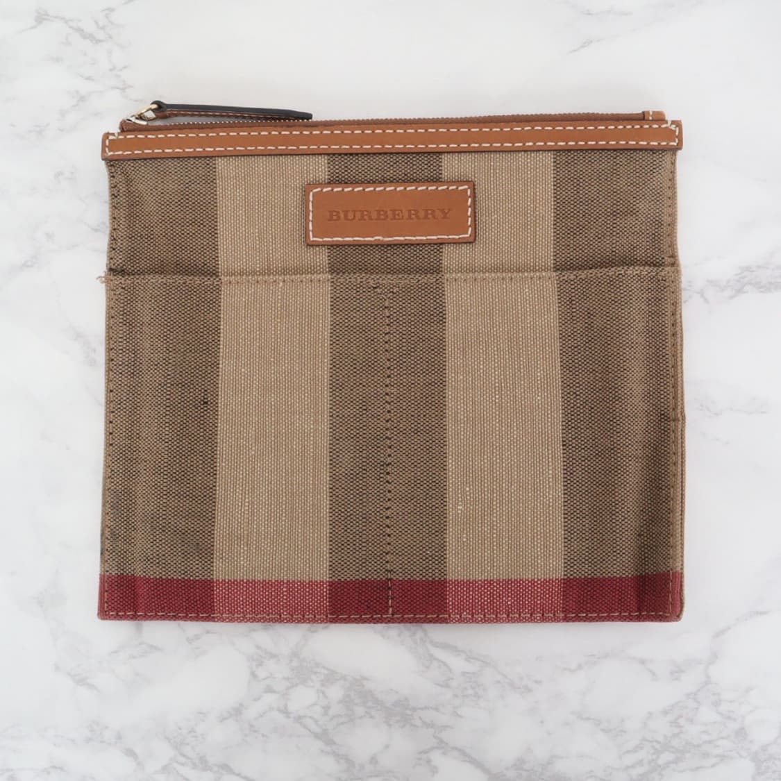 [BURBERRY] 버버리 자이언트 체크 레더 버킷백 상품이미지6