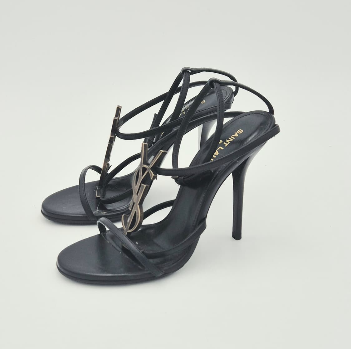 생로랑 카산드라 스크랩 샌들 힐
 상품이미지2