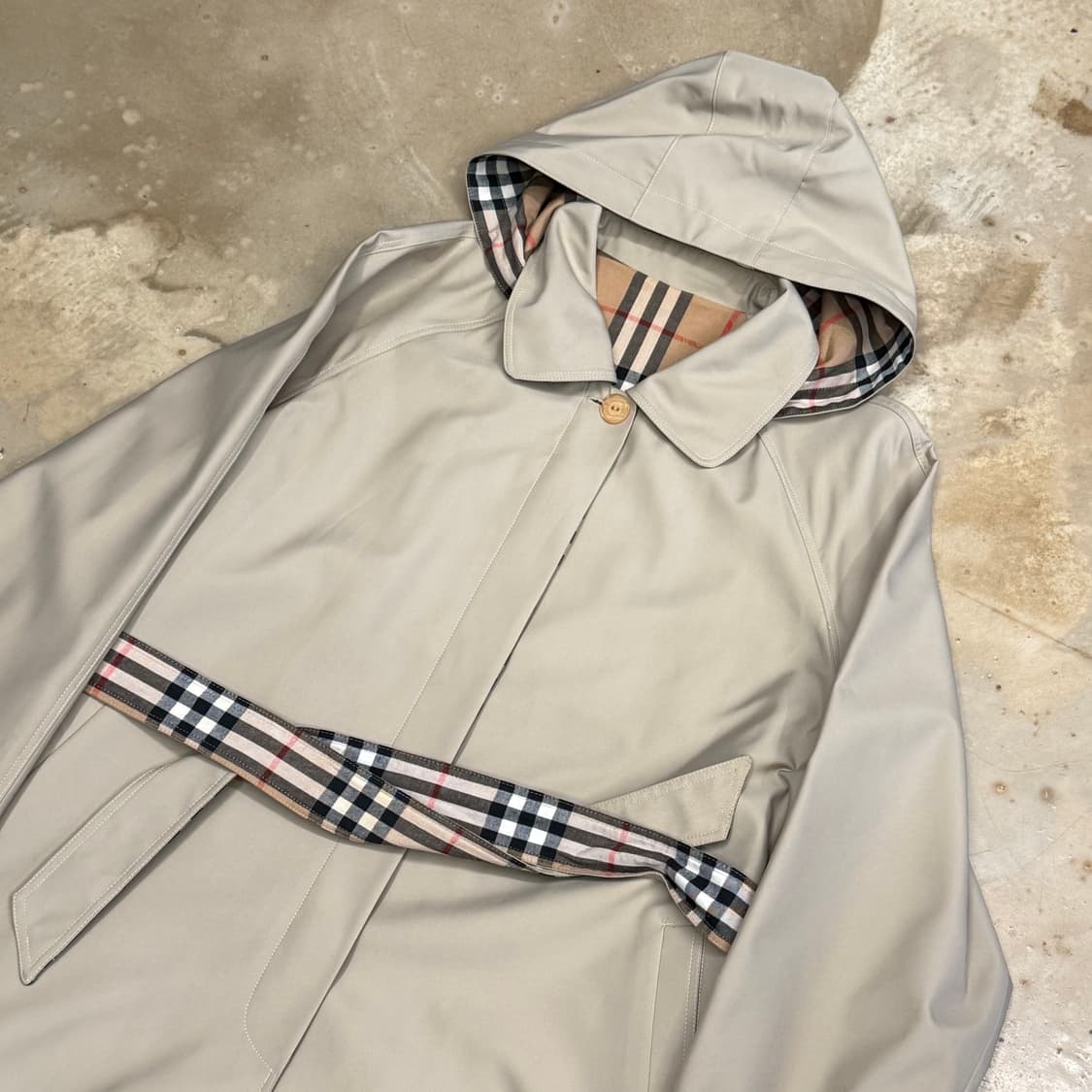 버버리 베이지 후드 트렌치 코트 상품이미지1