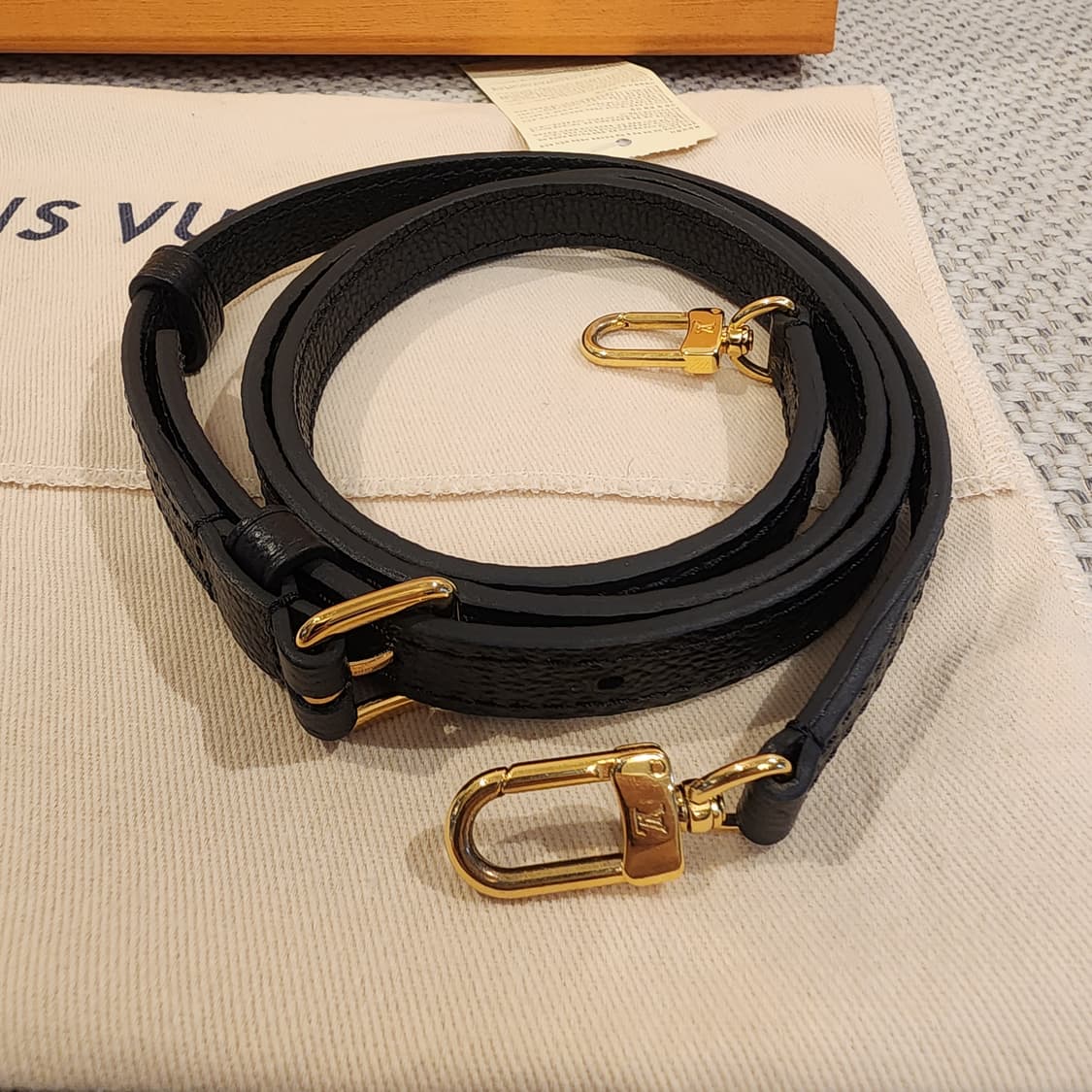 초민트급 루이비통 쁘띠 삭플라 미니 앙프렝뜨 바이컬러 블랙 베이지 상품이미지10