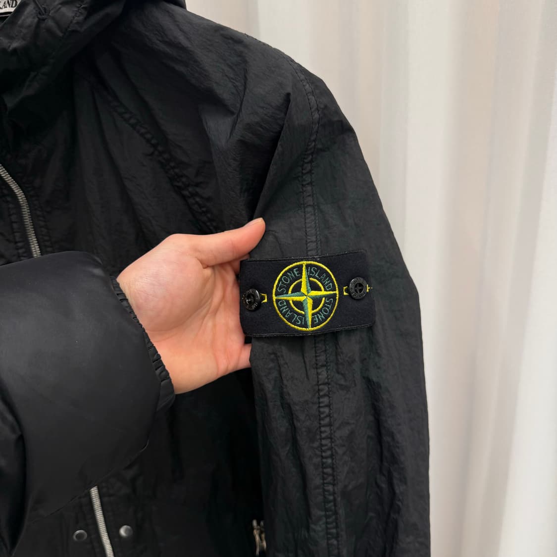 [백화점판/M] 25SS 스톤아일랜드 나일론 에코닐 바람막이 상품이미지4