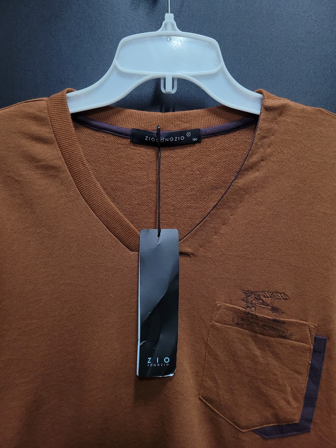 ZIO SONGZIO 지오송지오 포켓 자수로고 브이넥 셔츠(새제품급) 상품이미지2