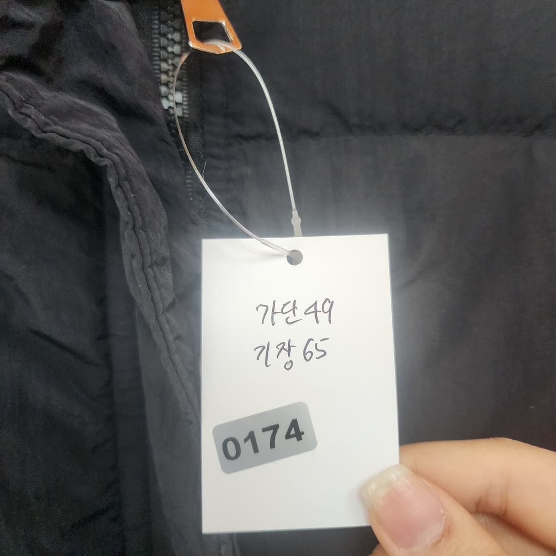 더아이잗 블랙 패딩 점퍼 상품이미지10