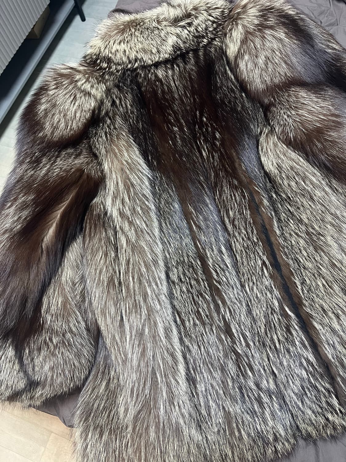 사가폭스 로얄 크로스 쉐도우실버 퍼자켓 폭스퍼자켓 상품이미지2