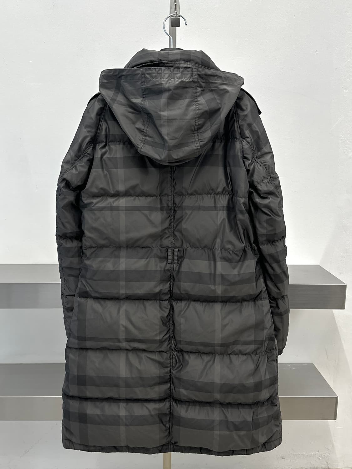 버버리 그레이 체크 롱 패딩  상품이미지3