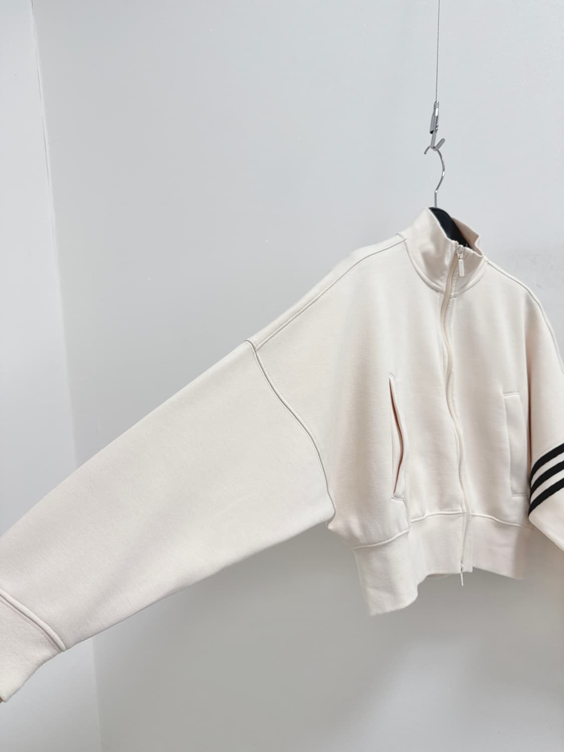 아디다스 크롭 집업 탑  상품이미지2