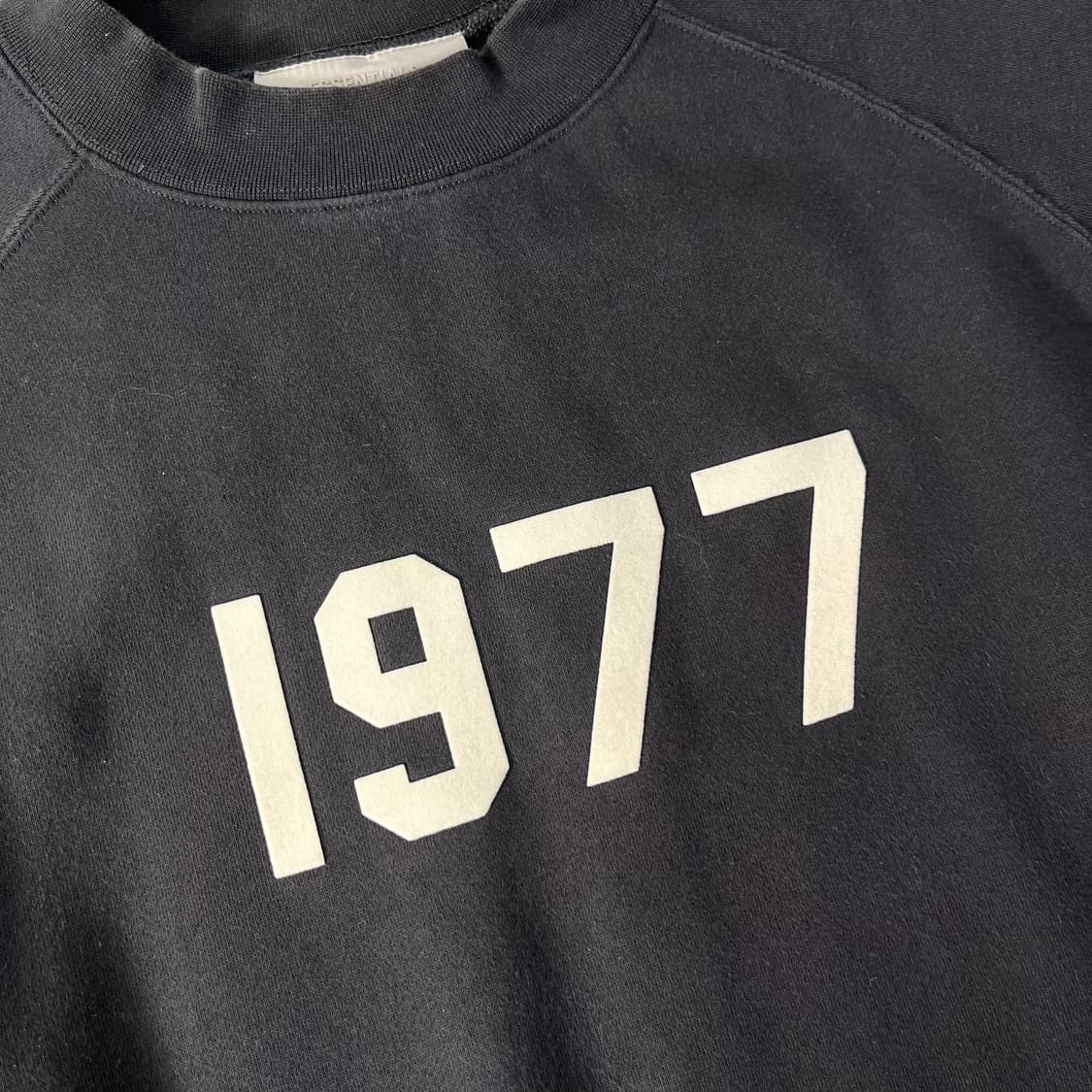 105 피오갓 에센셜 1977 맨투맨 상품이미지2