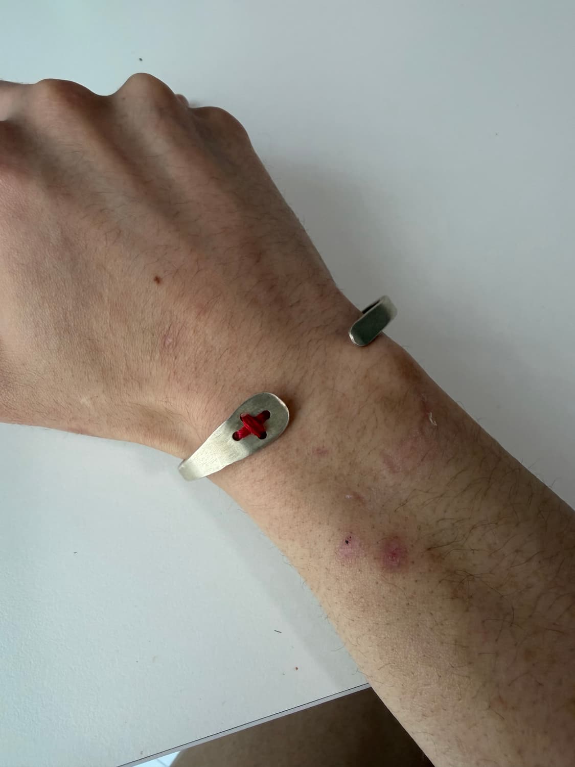 MA+ 레드 스티치 뱅글 팔찌 상품이미지3