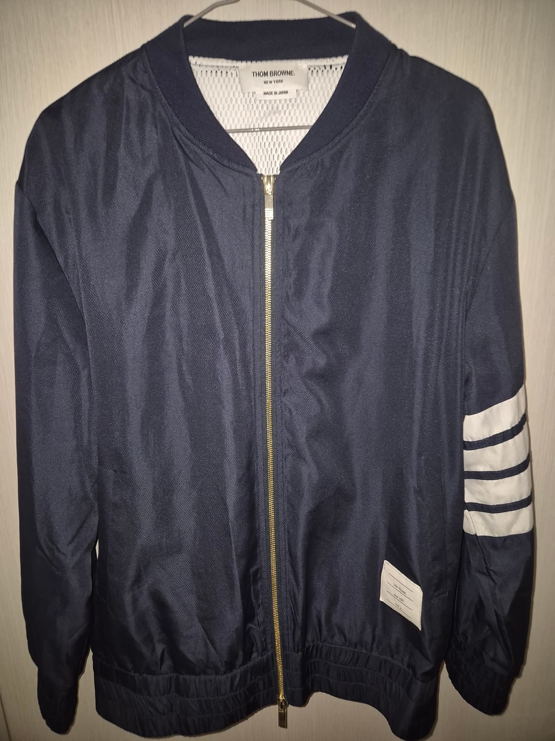 톰브라운 4바 봄버 바람막이 자켓 네이비 상품이미지2