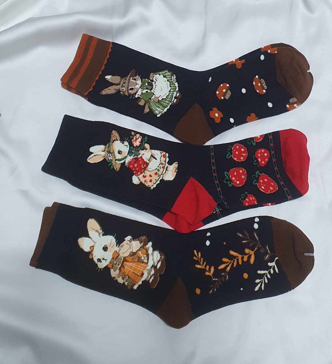 브라운 블랙 레드 동물패턴 토끼 버섯 딸기 양말 상품이미지5