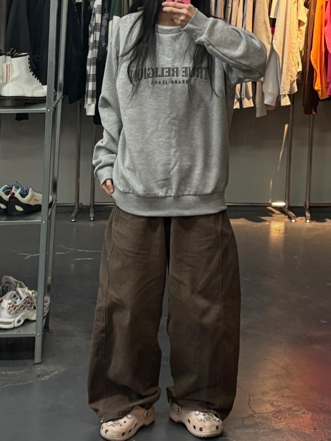 트루릴리전 미들로고 그레이 맨투맨 A3406 상품이미지1