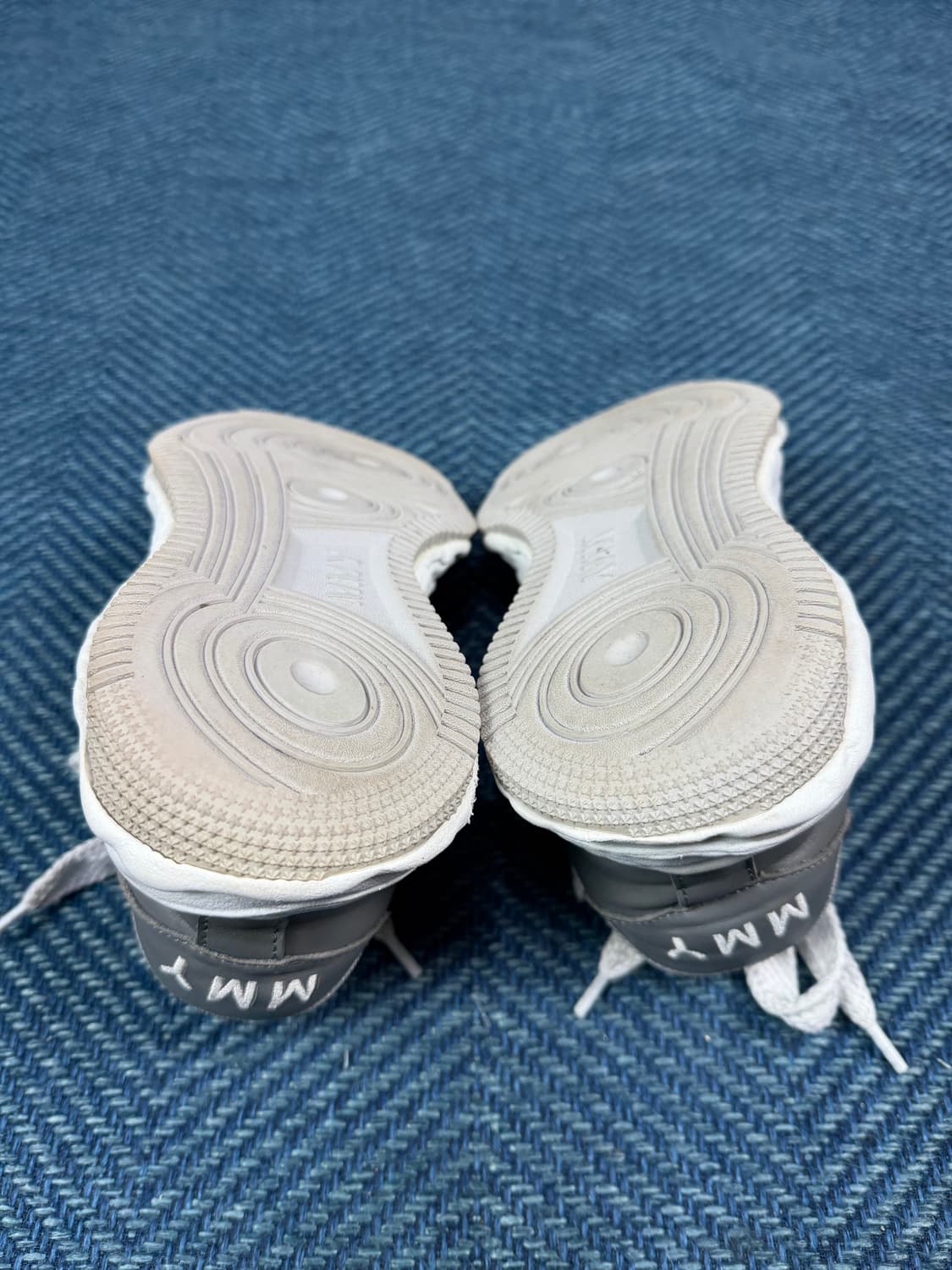 메종 미하라 야스히로 웨인 레더 로우탑 스니커즈 - 그레이/화이트 상품이미지5