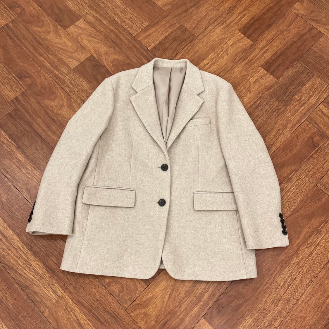 무신사스탠다드 우먼즈 울 블렌드 멜톤 오버 숄더 블레이저 상품이미지2