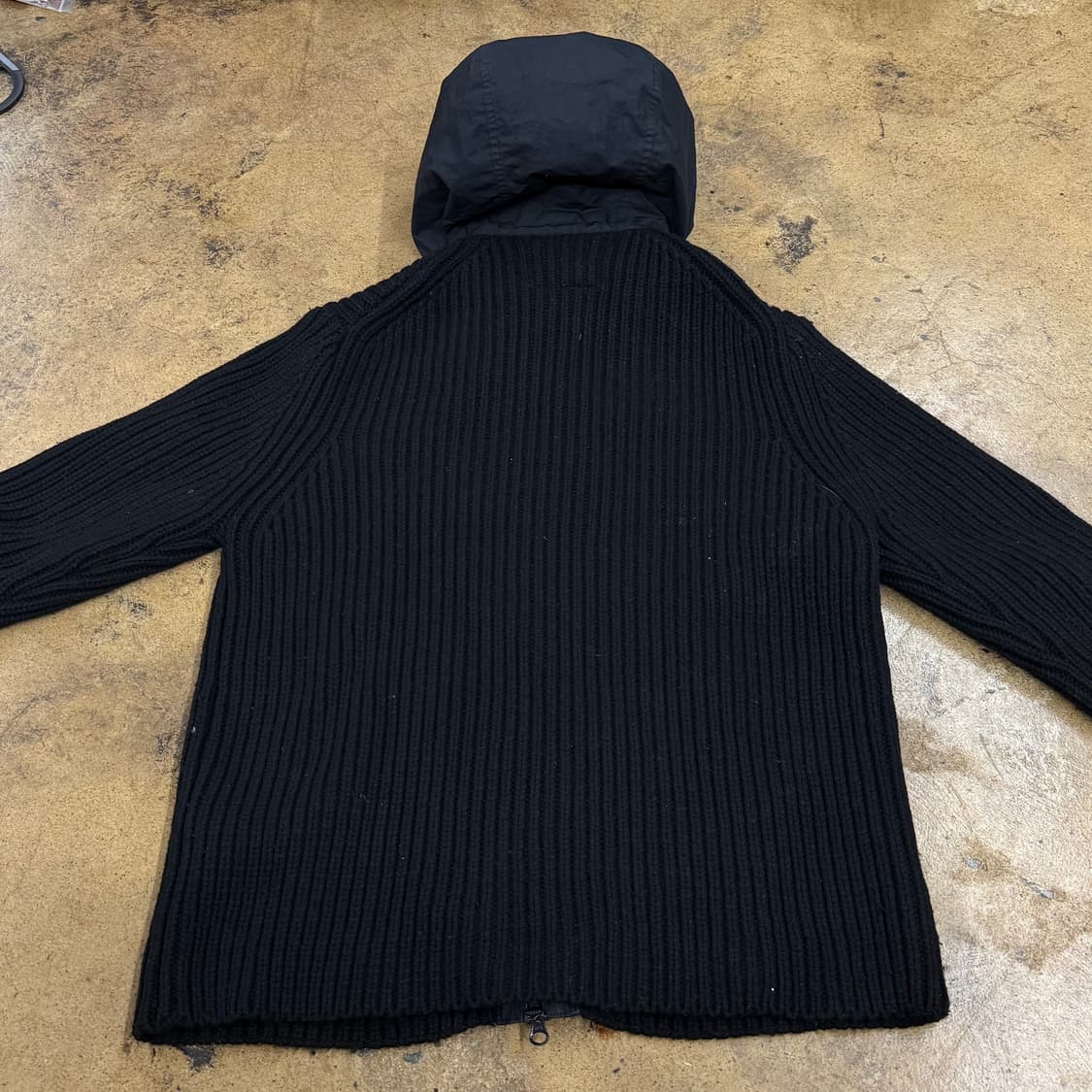 [정품] C.P.컴퍼니 고글 후드 니트 블랙 b18 상품이미지4