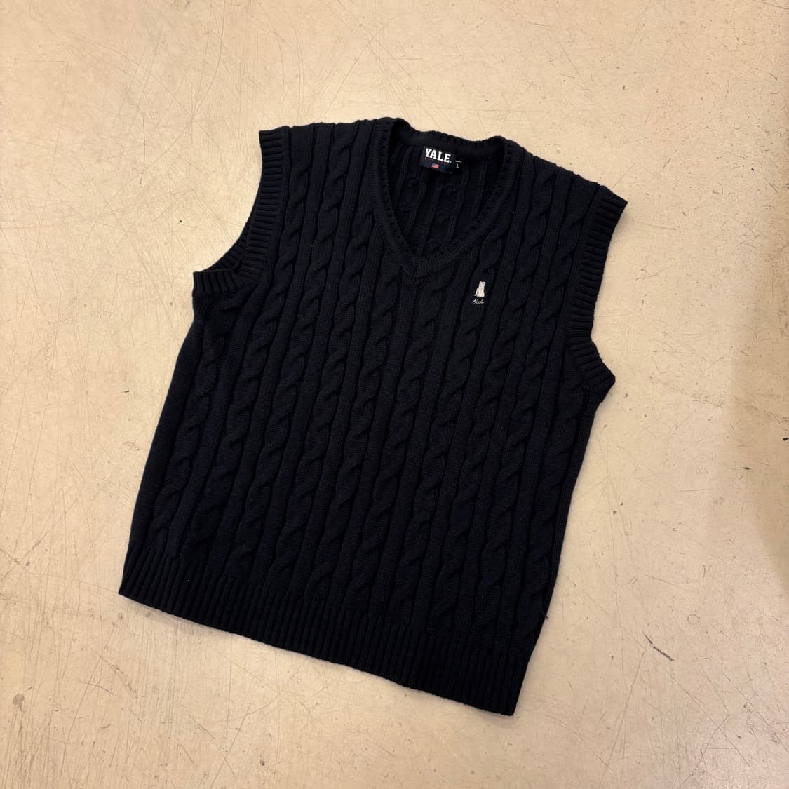 예일 스몰로고 케이블 니트조끼 상품이미지1