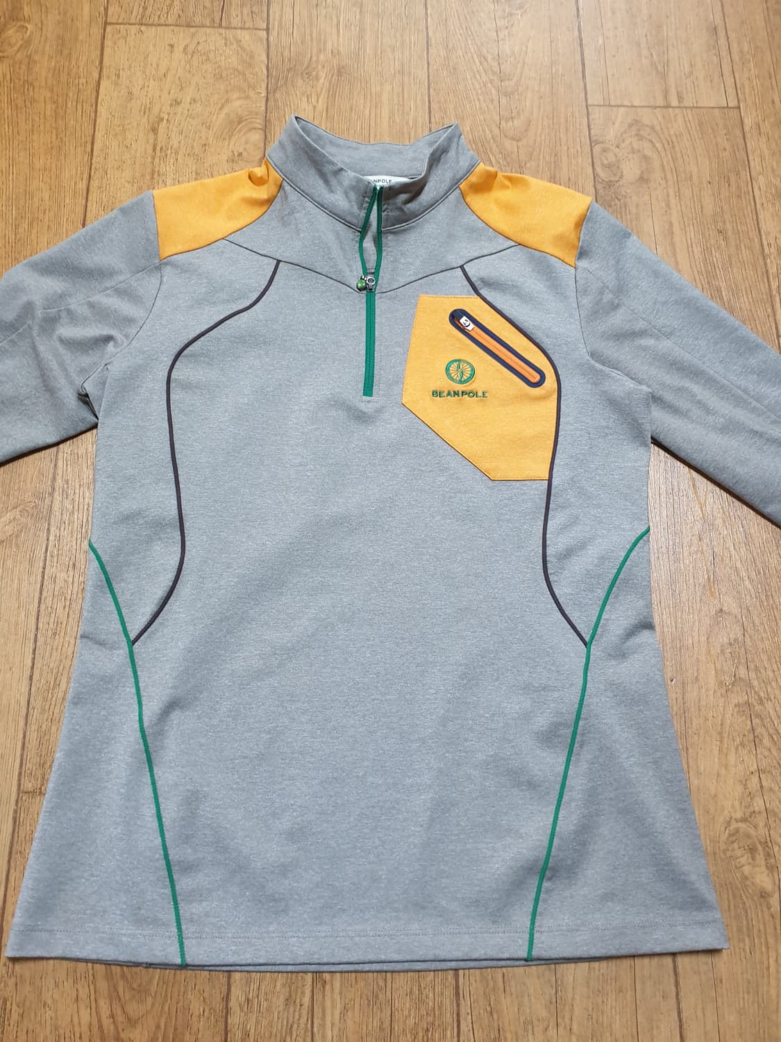 1070 빈폴 아웃도어 반집업 여성 90사이즈입니다 상품이미지1