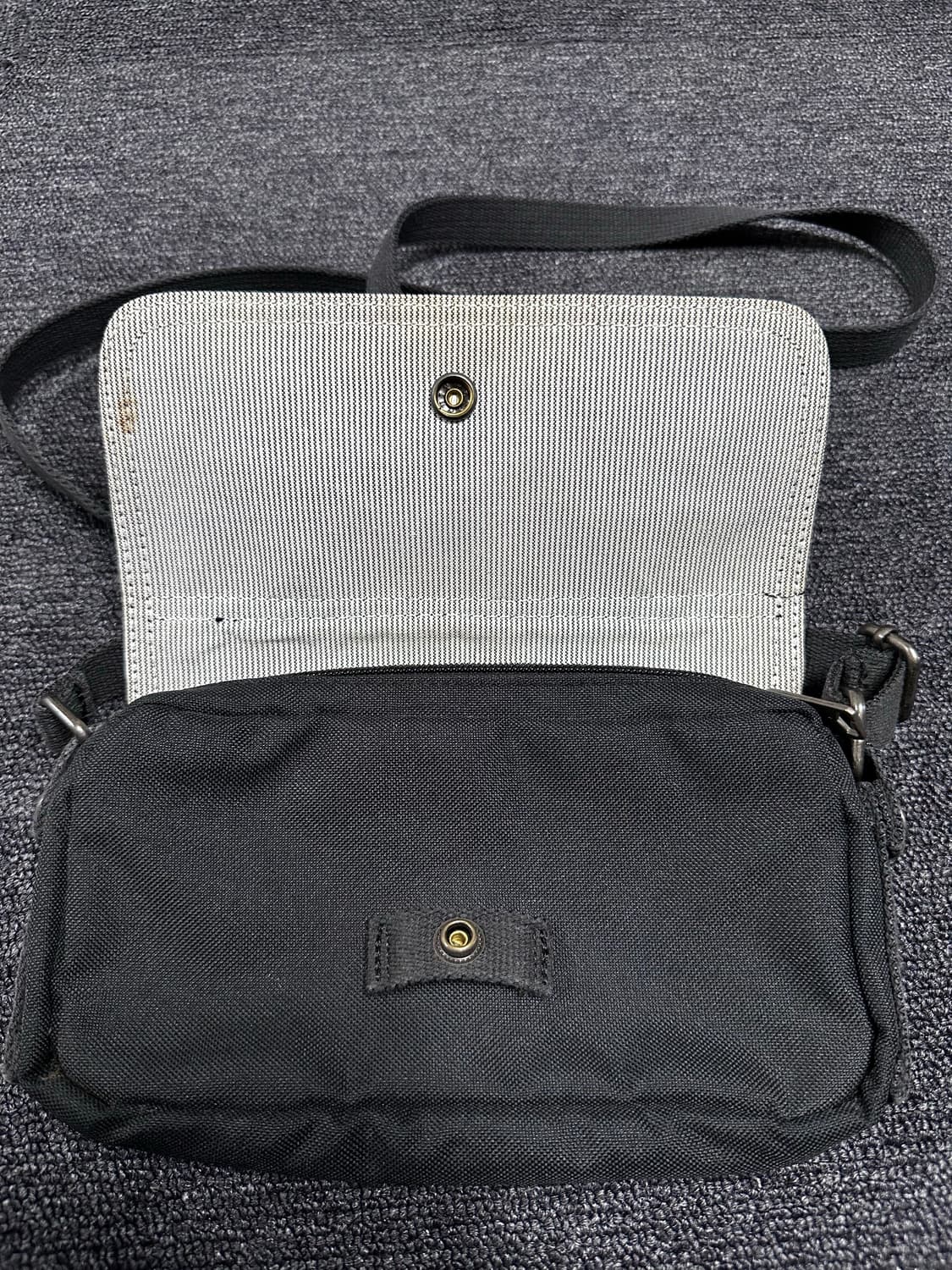 칼하트 크로스바디 호리존탈백 블랙  상품이미지2