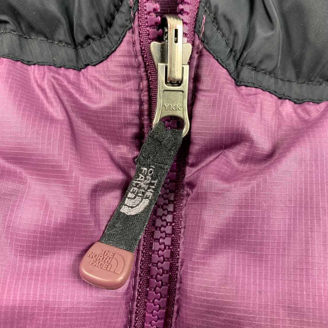 노스페이스 눕시 700 구스다운 패딩 베스트 퍼플 상품이미지4