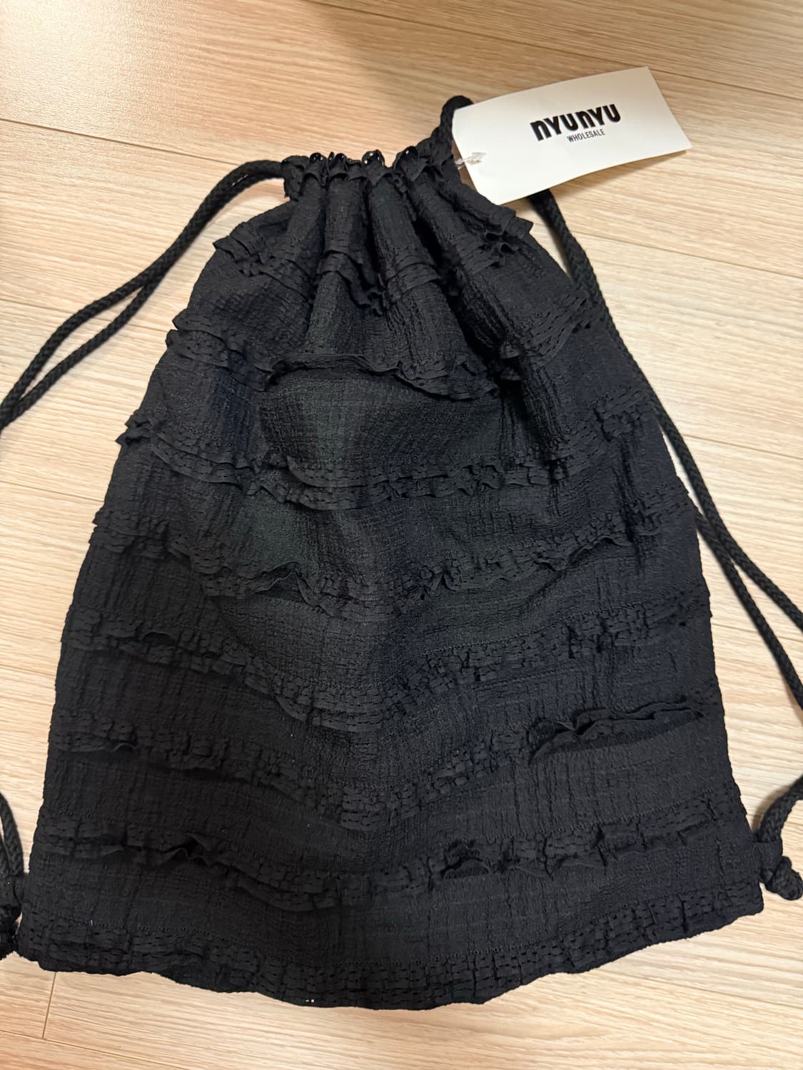 NYUNYU 검정색 셔링 짐색 백팩 상품이미지1