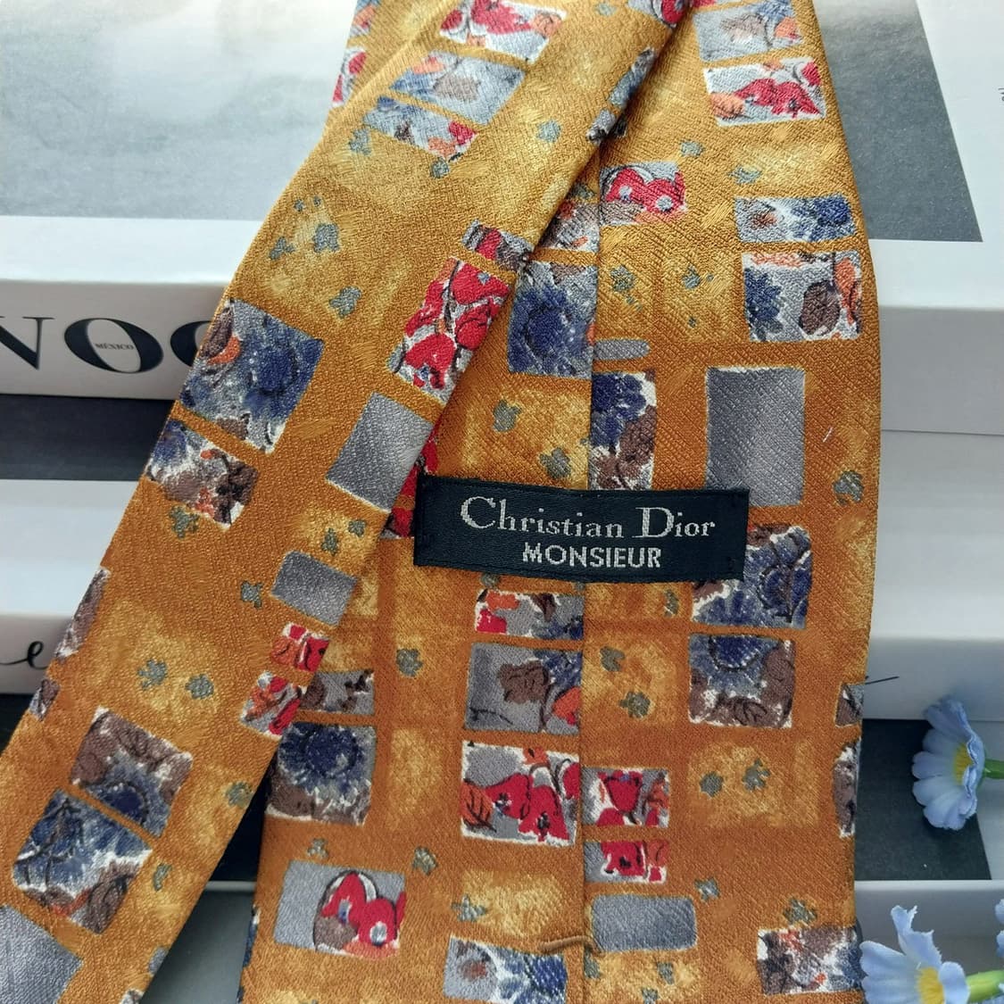 디올 실크 브라운 아트 패턴 넥타이 10.2cm A+등급 K1444
 상품이미지6