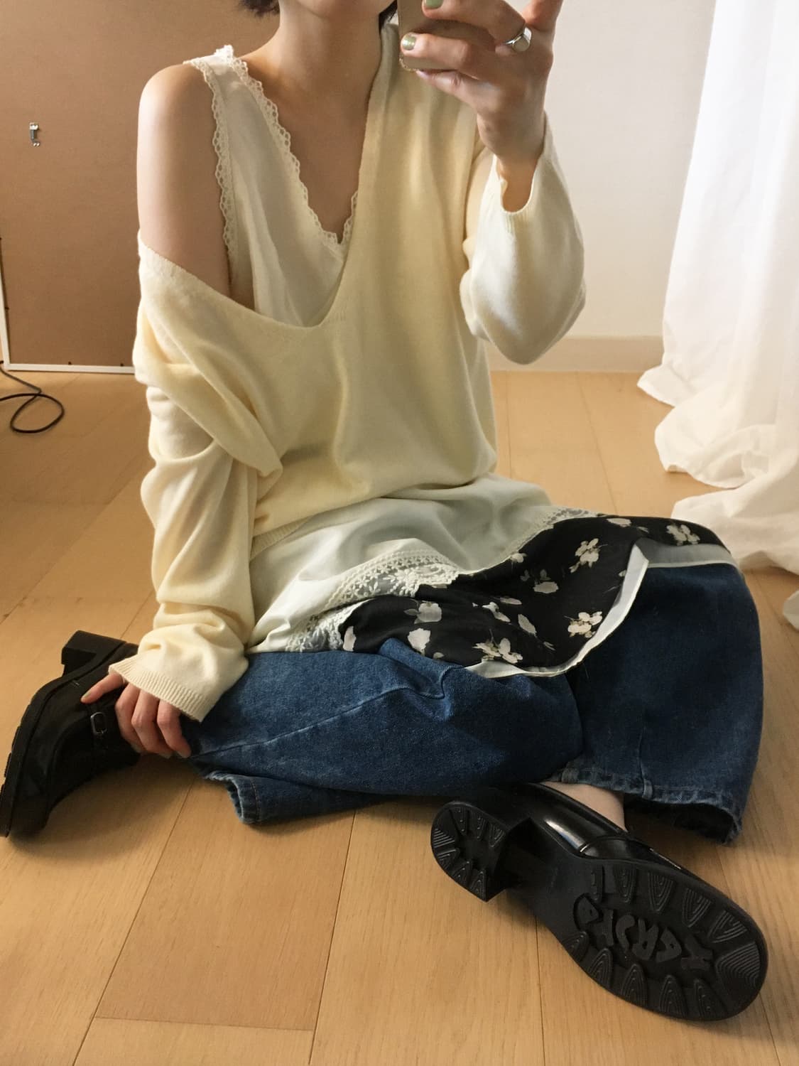 디밍 레이스 슬립 원피스(아이보리)+브이넥 니트(블랙) 상품이미지4