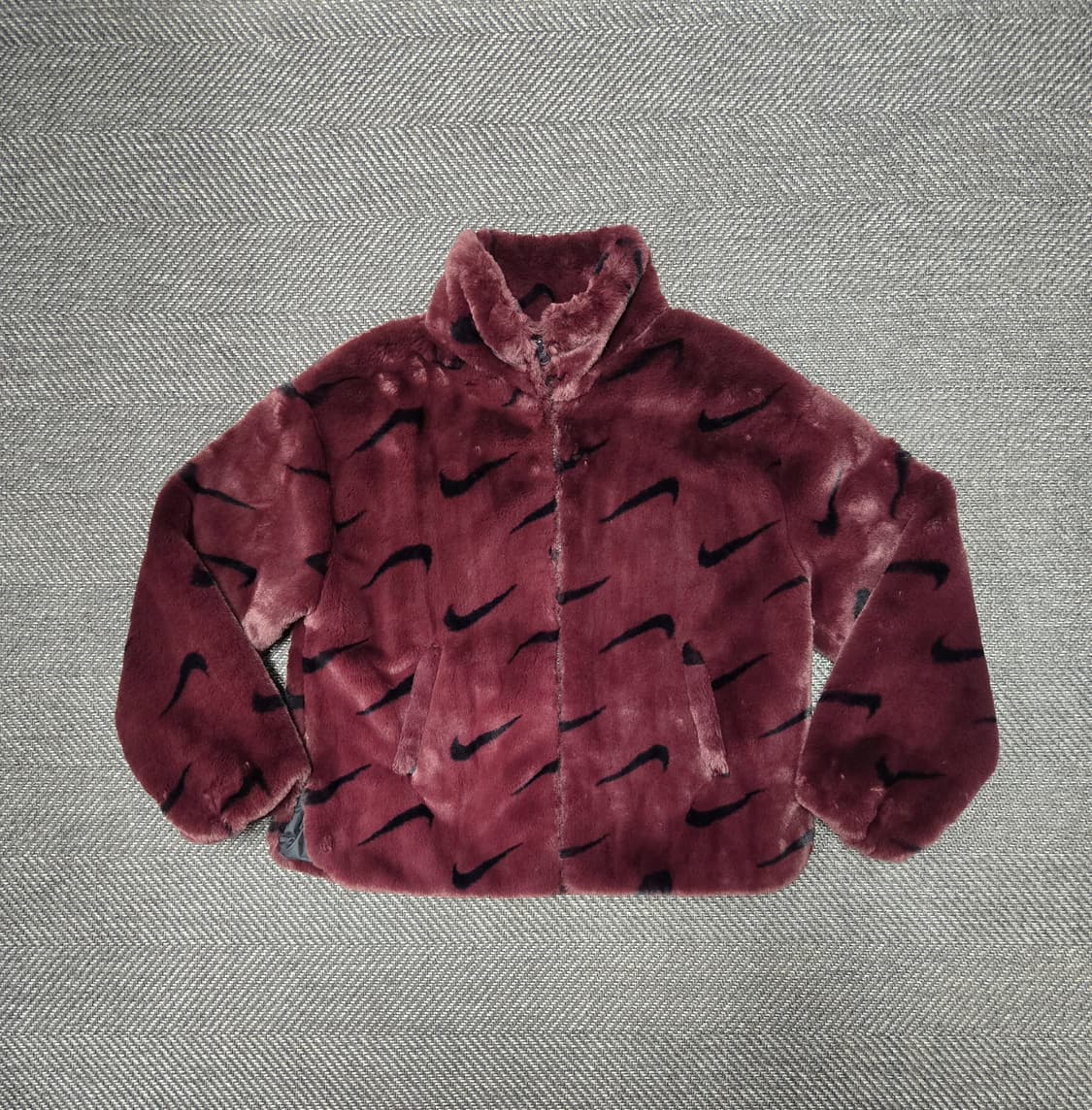 나이키 NSW 플러시 프린티드 포우 퍼 자켓 버건디 크러쉬 상품이미지1