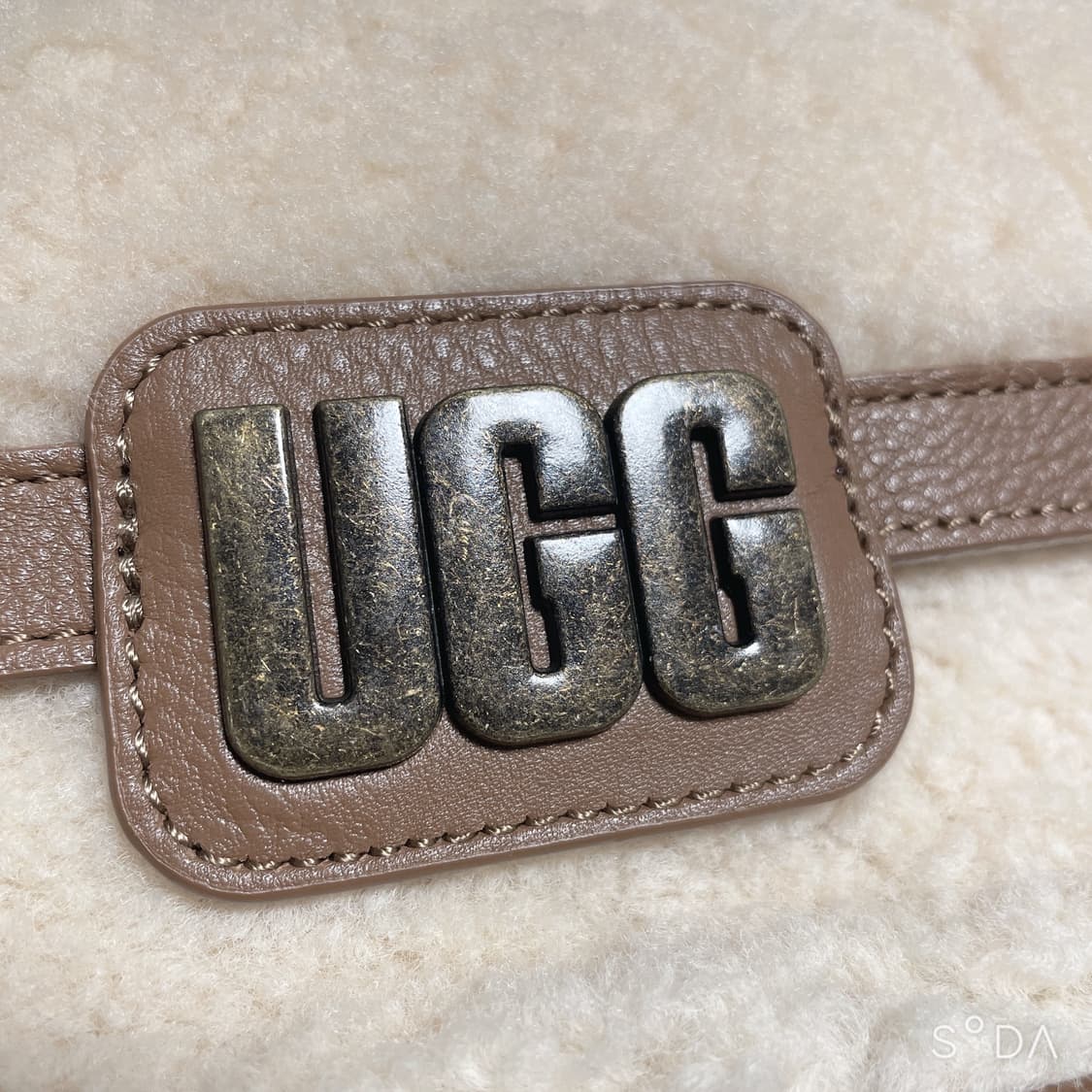 UGG 어그 크로스백 상품이미지3