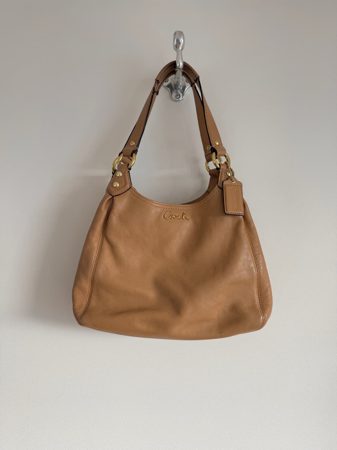 코치(COACH) 레더 숄더백 상품이미지1