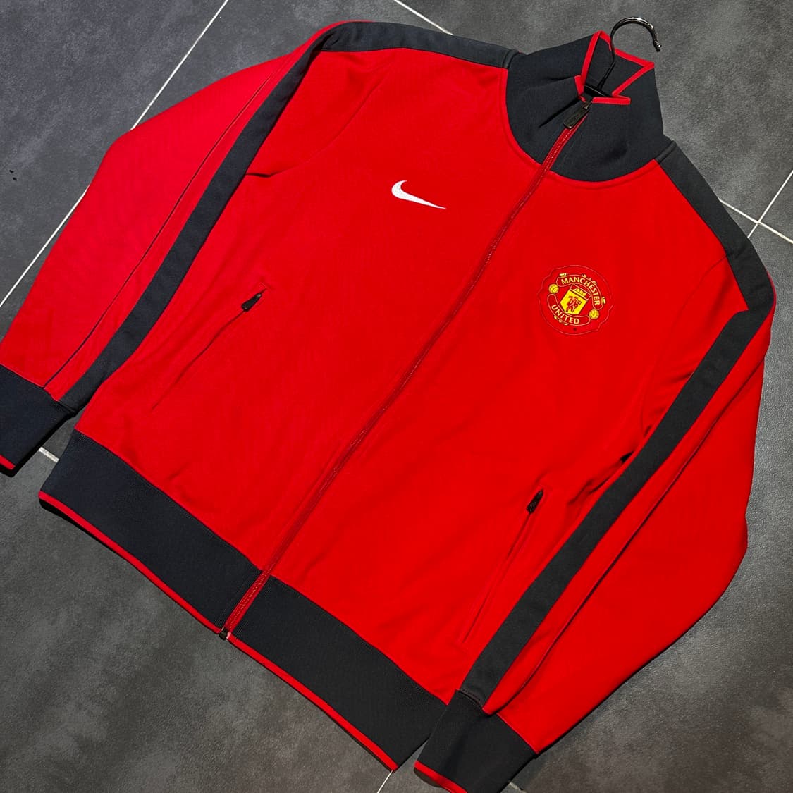 [NIKE] 해외 나이키 맨유 트랙 레드 져지 상품이미지1