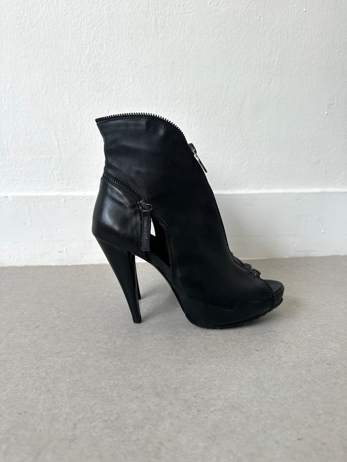 알렉산더 맥퀸 컷아웃 스컬 지퍼 레더 힐부츠 상품이미지3