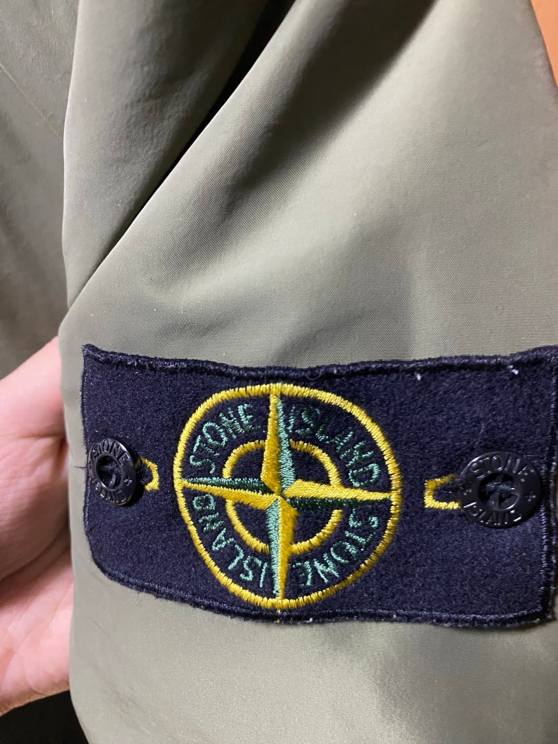 스톤아일랜드 마이크로랩스 와펜 패딩 (올리브그린) 상품이미지4