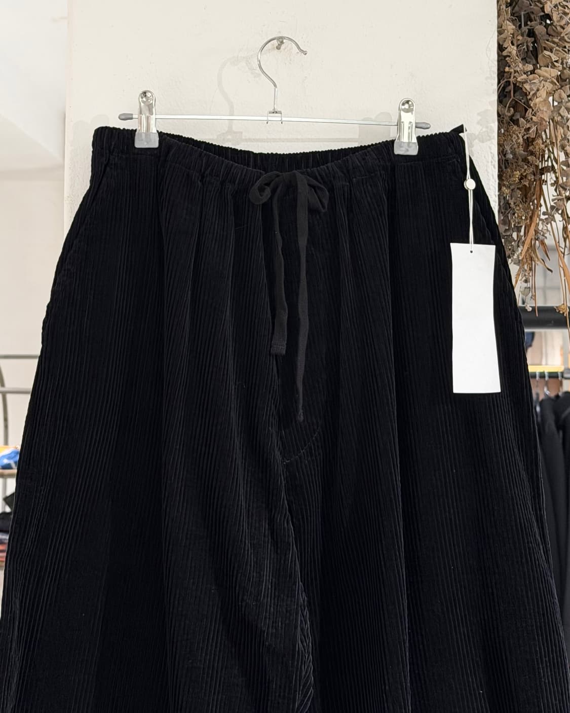 코모리 블랙 코듀로이 밴딩 와이드 팬츠 상품이미지2