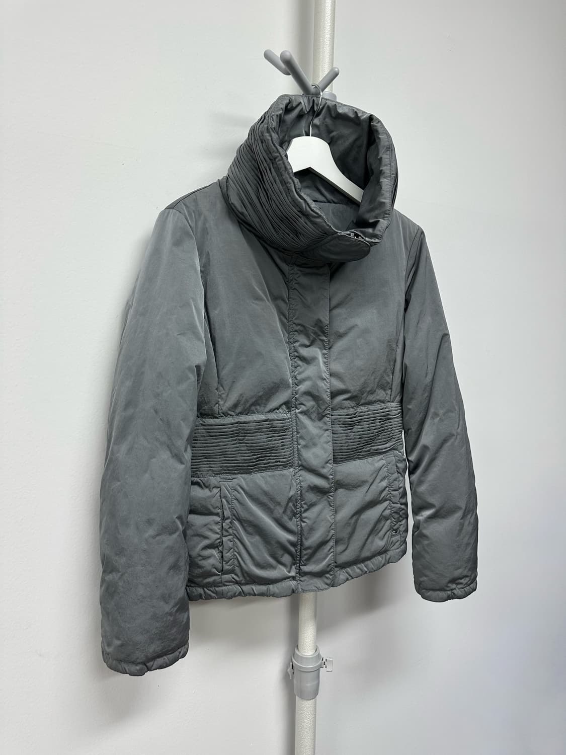 엠포리오 아르마니 플리츠 디자인 다운 패딩 자켓 상품이미지1