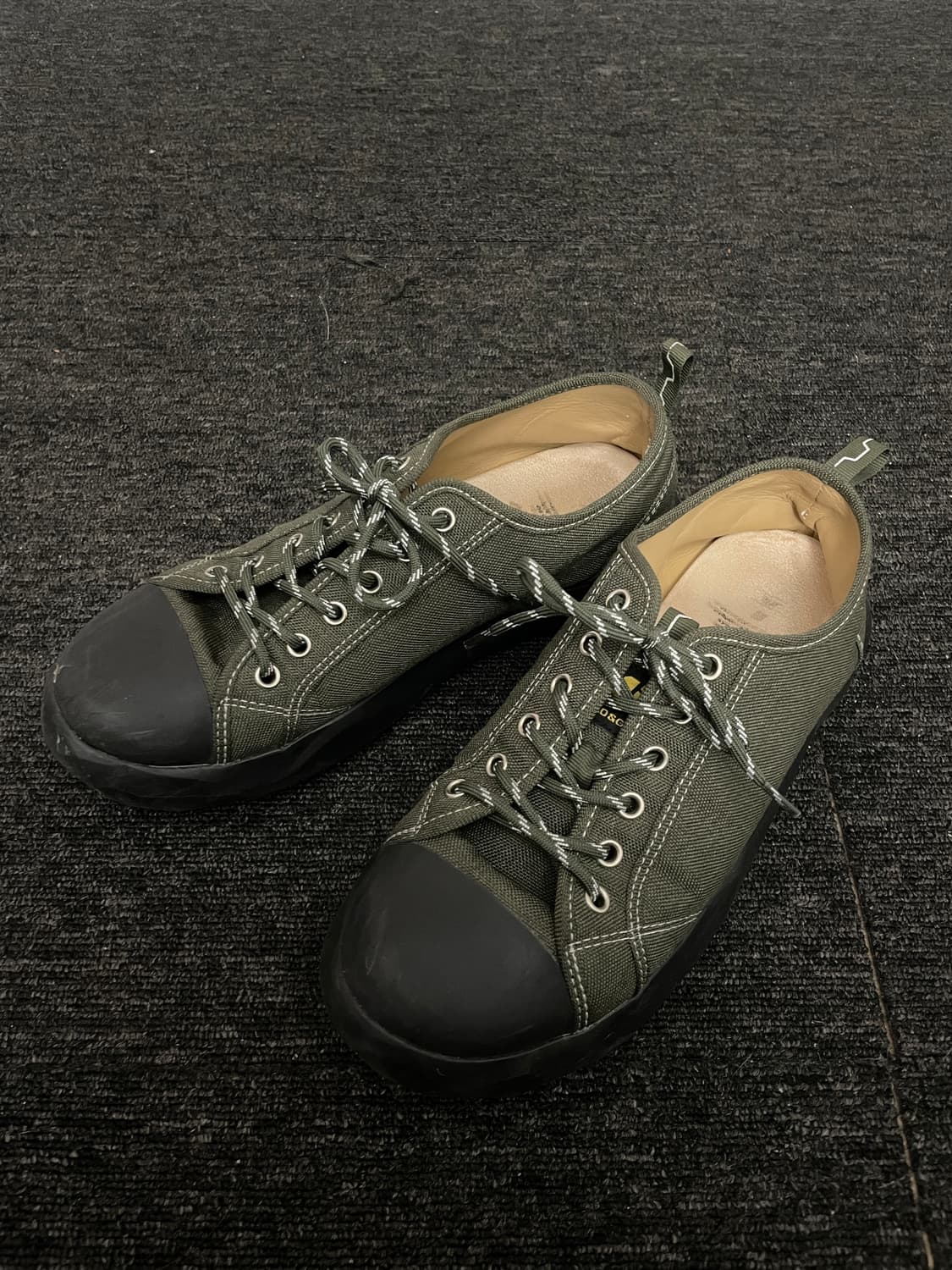 트레드앤그루브 더 그루비 카키 스니커즈 상품이미지1