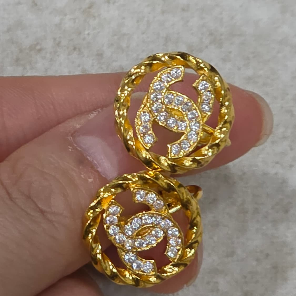 (~연말까지 할인가)샤넬 금장 cc 로고 큐빅 귀걸이 상품이미지2