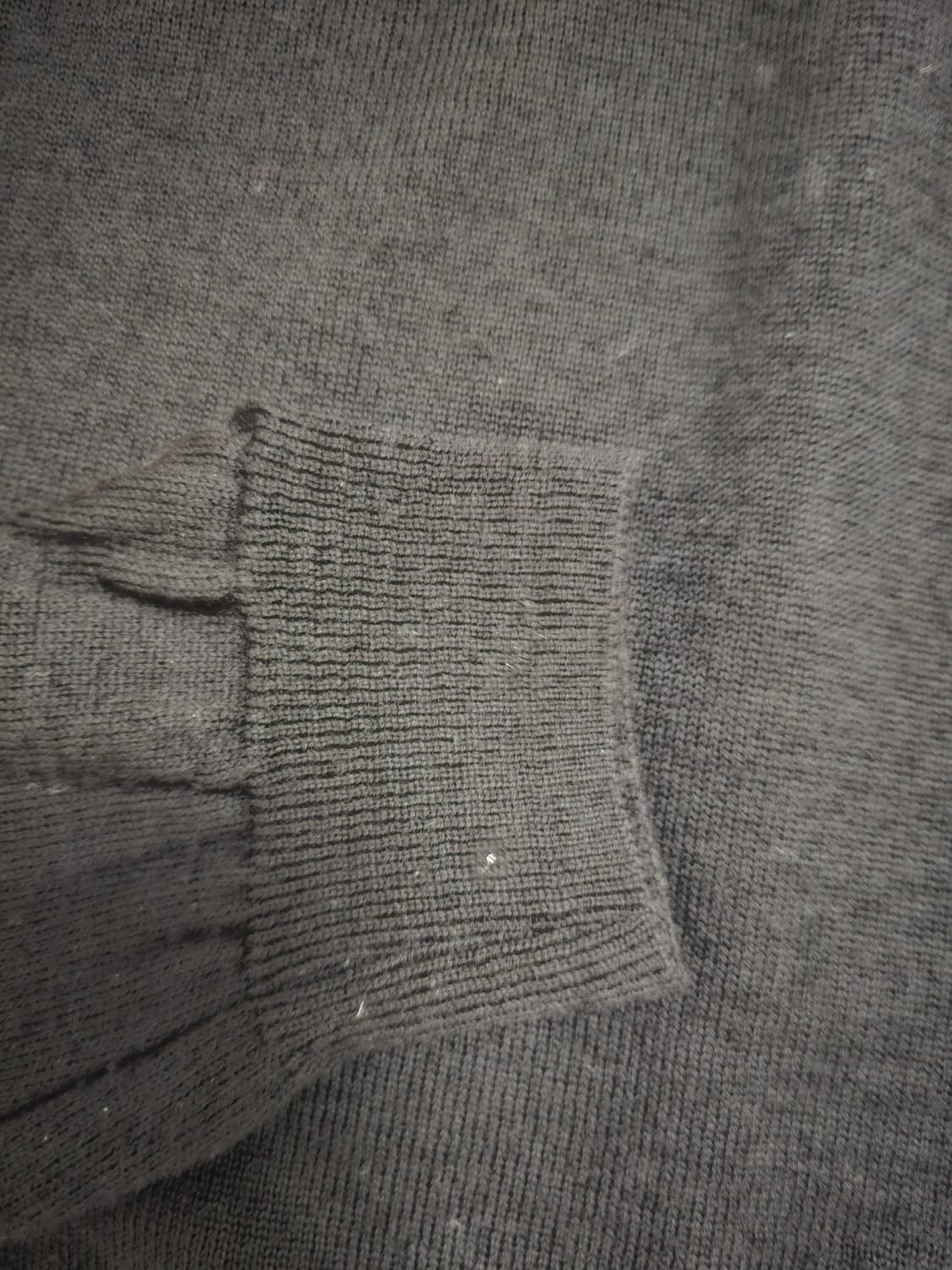 벨리프 크루넥 검정 니트  Essential Crew Neck Knit  상품이미지3