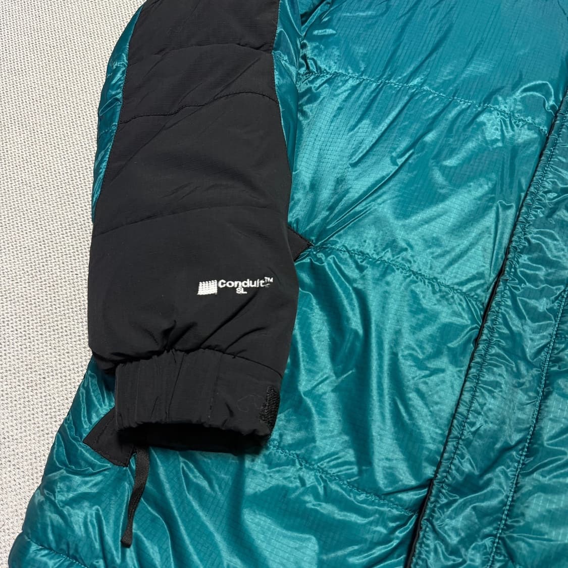 마운틴 하드웨어 컨듀잇 SL 패딩자켓 상품이미지2