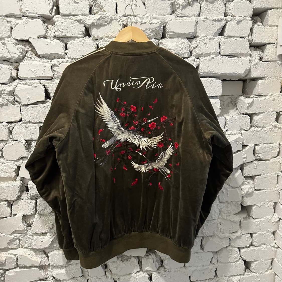 UNDERAIR 벨벳 자수 스카쟌 재킷 상품이미지4