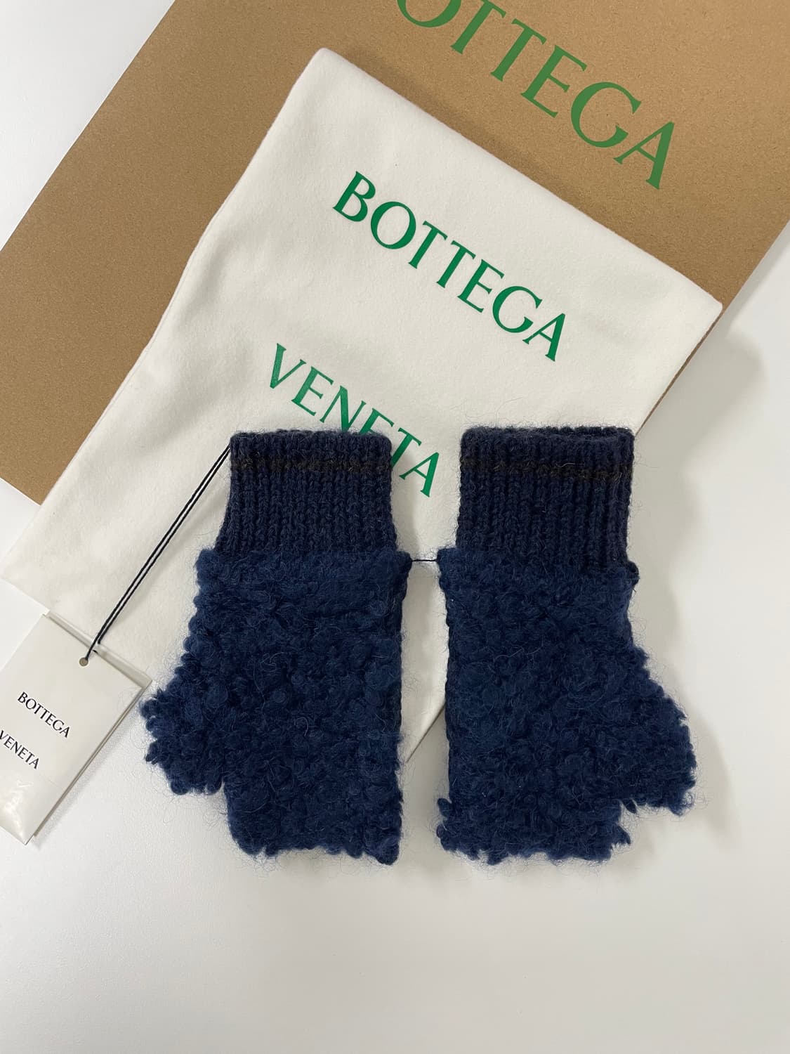 새상품 보테가 베네타 핑거 리스 장갑 패치워크 울 미튼 스페이스 멀티 상품이미지3