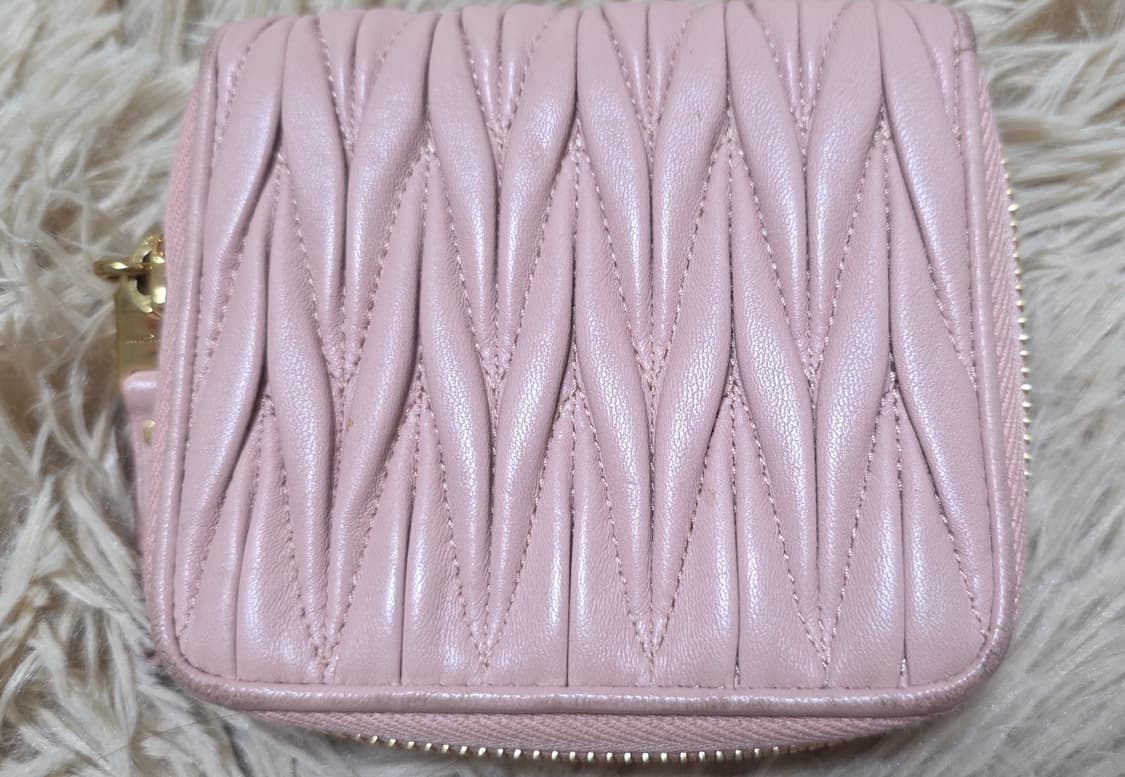 미우미우 마테라쎄 지퍼 반지갑 베이비핑크 상품이미지2