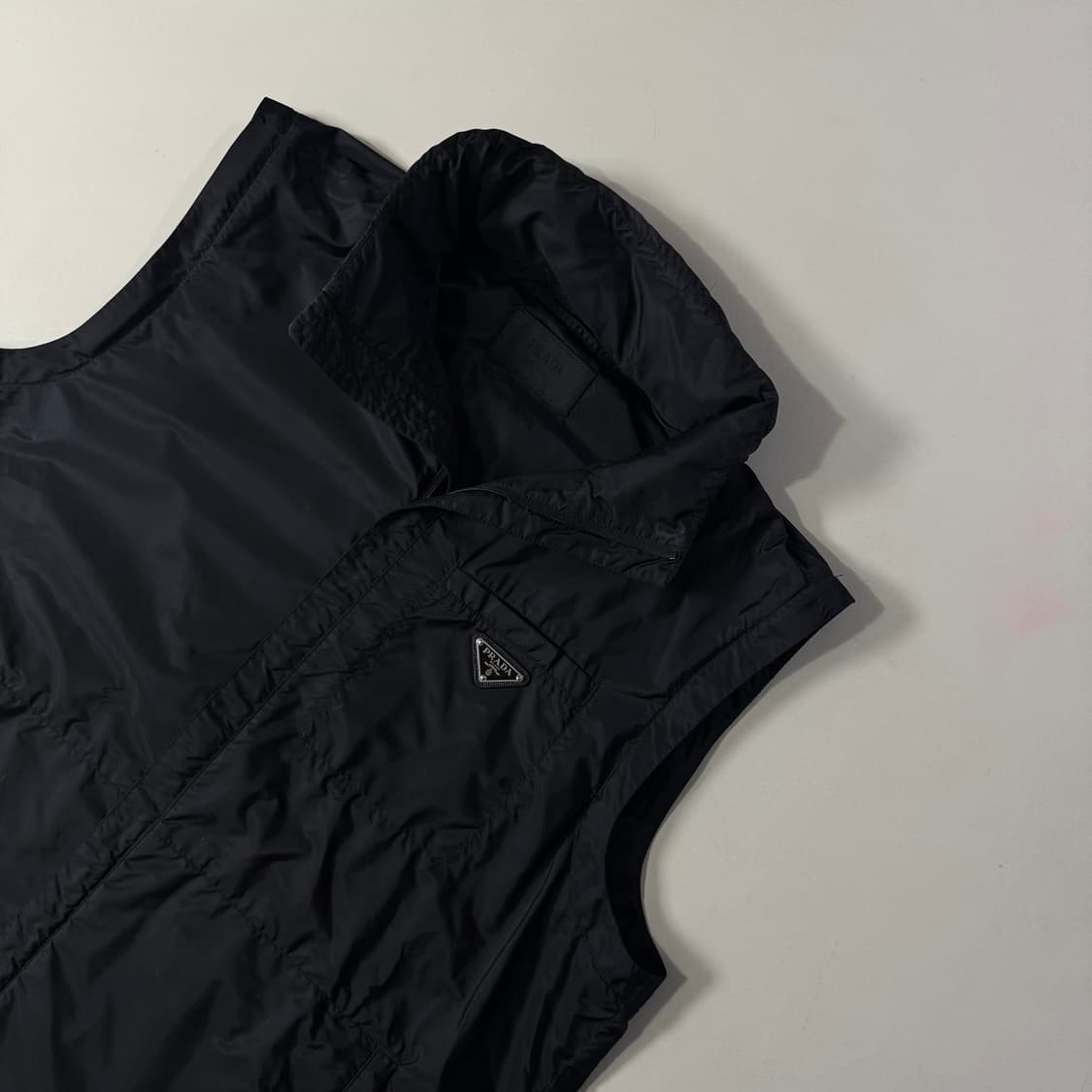 [52/당일출고]프라다 삼각로고 나일론 바람막이 상품이미지3