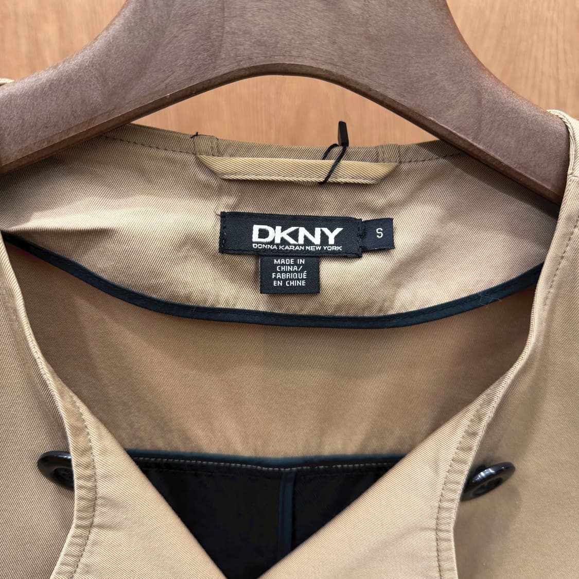 도나카란 뉴욕 트렌치 코트 더블 브레스티드벨트 스트랩 디테일 베이지 상품이미지6