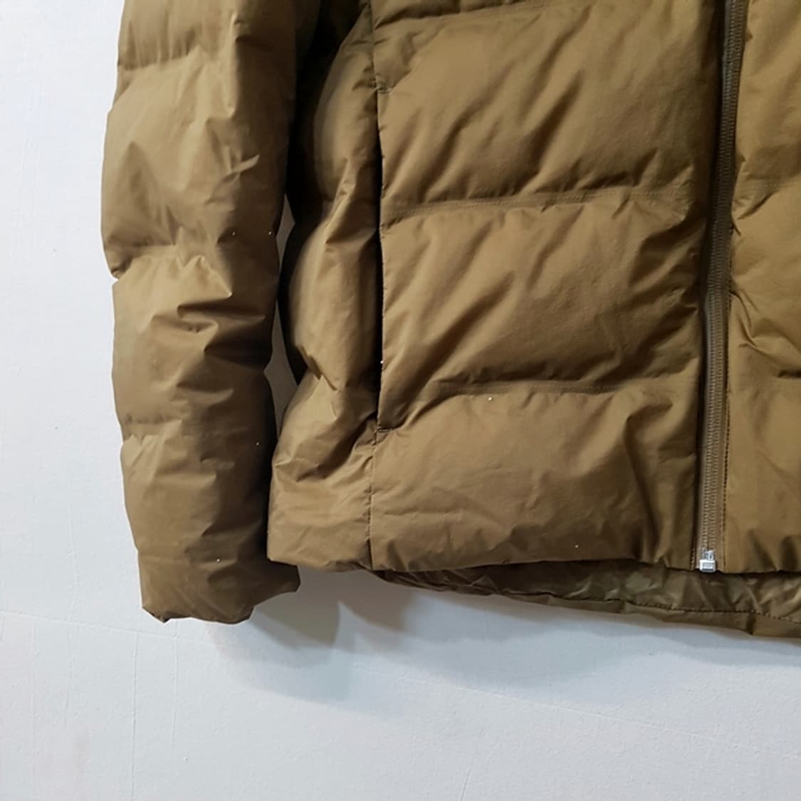 유니클로 심리스 다운 패딩 점퍼 상품이미지3