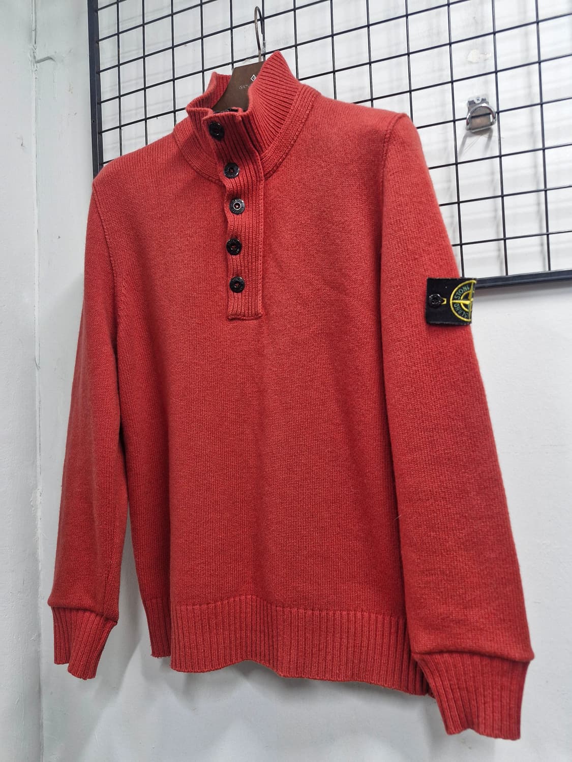 95M 스톤아일랜드 하이넥 반집업 버튼 울 니트. 상품이미지3