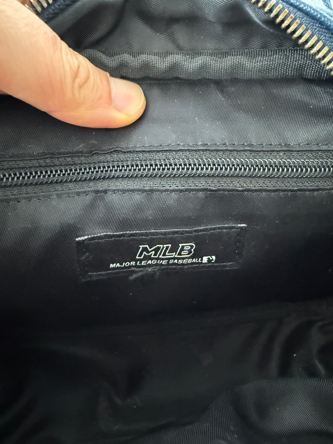 엠엘비(MLB) NY 모노그램 크로스백 상품이미지8