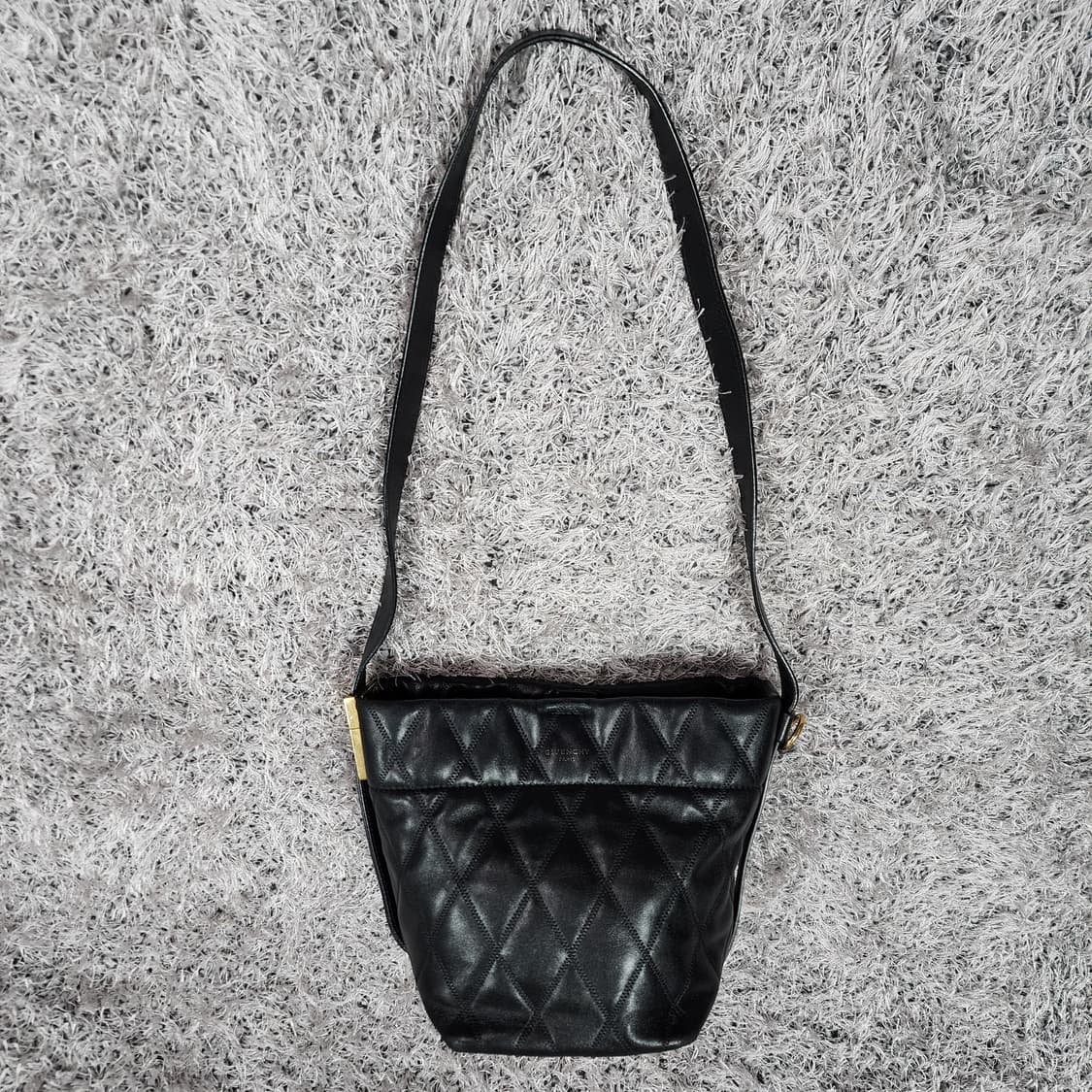 지방시 블랙 퀄티트 GV 미니 버킷백 숄더백 크로스백 상품이미지2