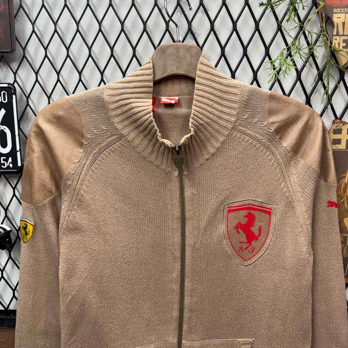 푸마 X 페라리 니트 트랙자켓 전면 로고 포인트 베이지 상품이미지3