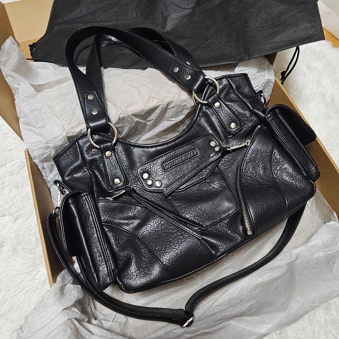 이우가마카라스 Studded Leather Shoulder Bag 상품이미지6