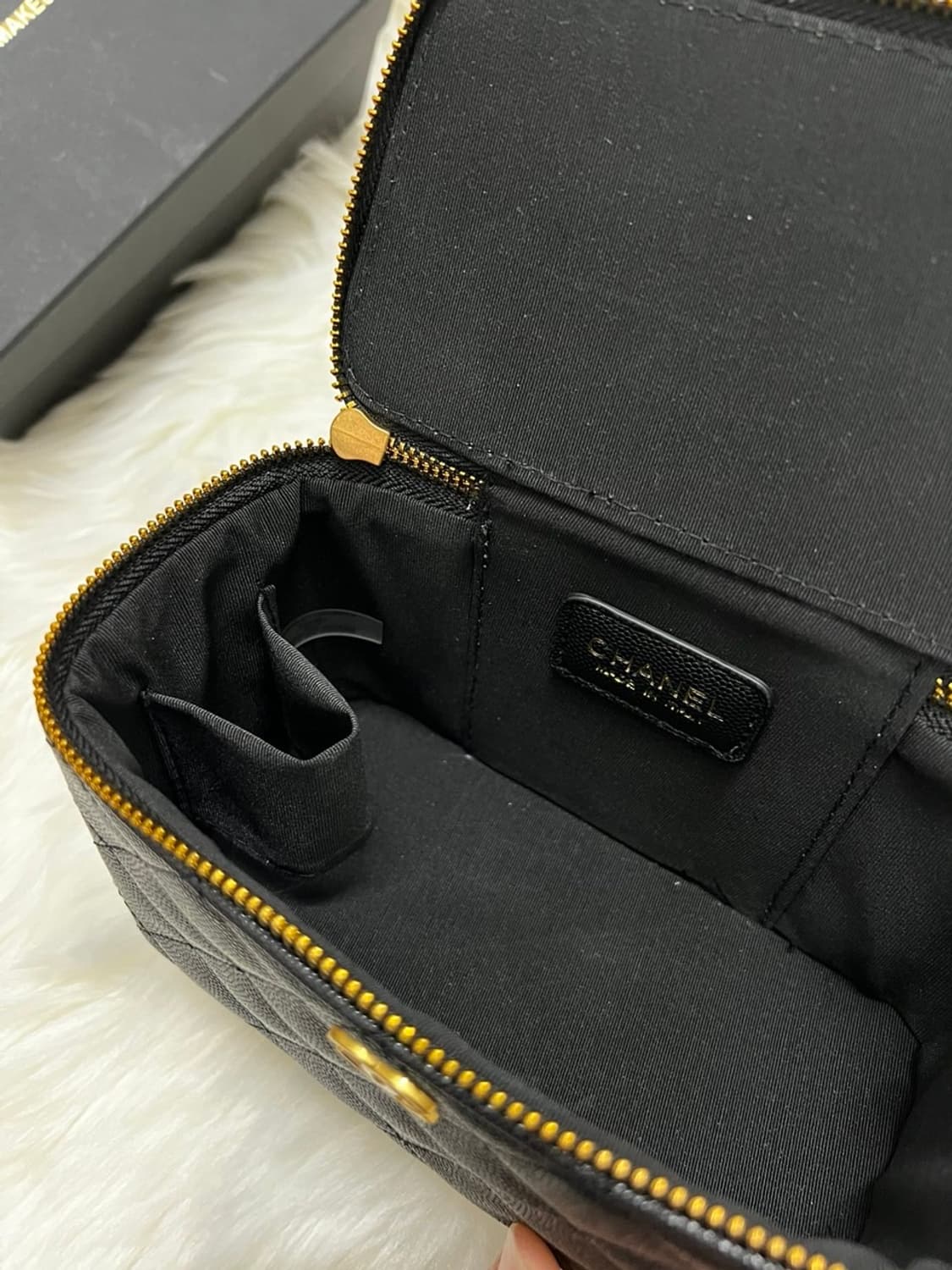  샤넬뷰티 이니셜 탑핸들 베니티 체인크로스 백 메이크업 백 상품이미지7