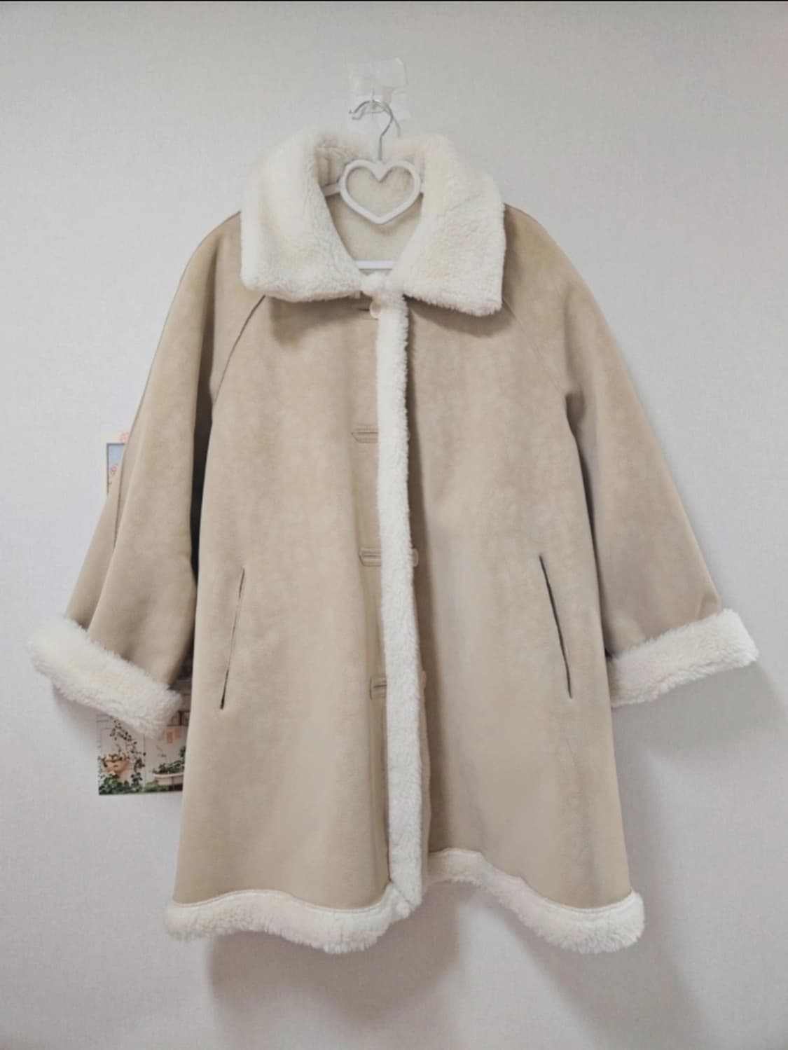 [새상품] 엣모먼텀 리버시블 무스탕 뽀글이 퍼코트 연우 상품이미지5